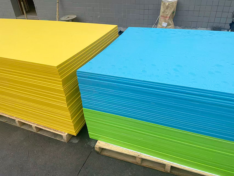 Lámina monocolor de HDPE para equipos de juegos
