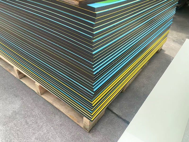 Instalaciones de entretenimiento Hoja de sándwich tricolor de HDPE segura para niños