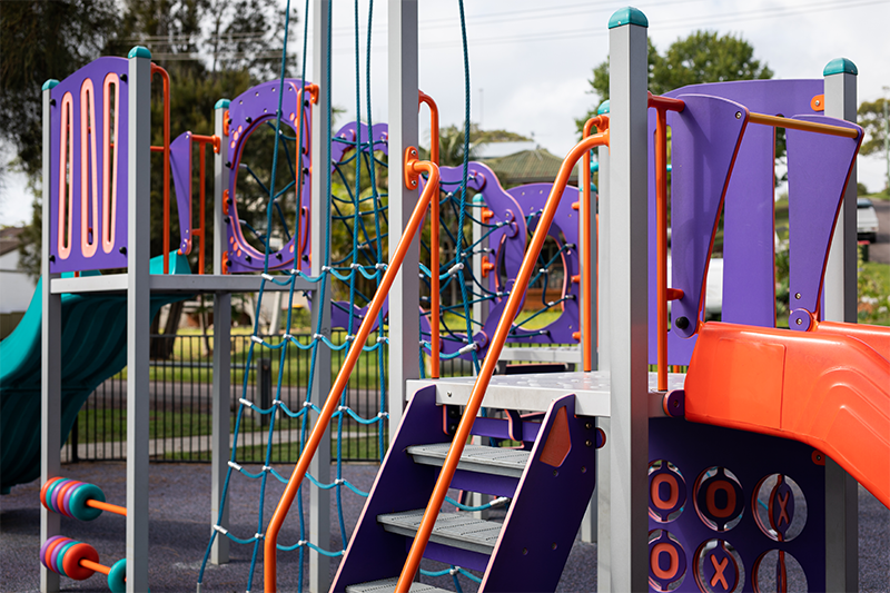 Equipamiento de juegos al aire libre 